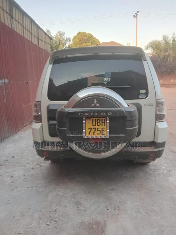 Mitsubishi Pajero 2006 Gray
