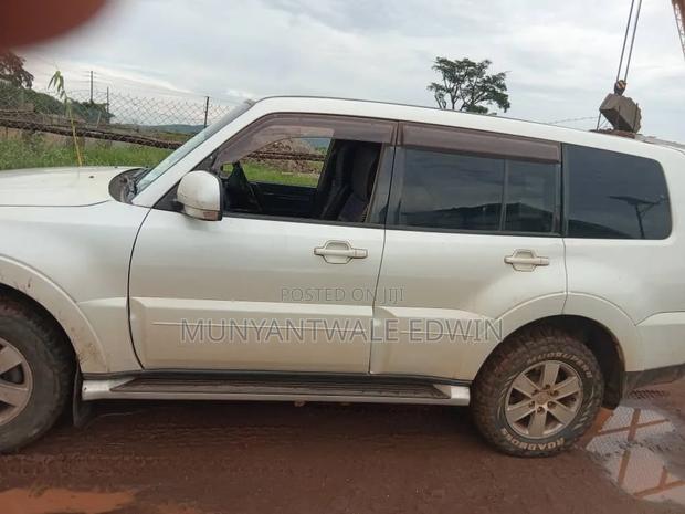 Mitsubishi Pajero 2006 Gray