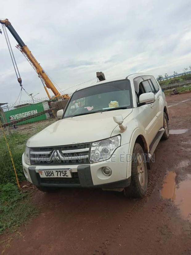 Mitsubishi Pajero 2006 Gray