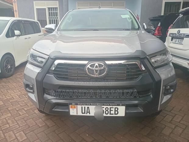 Toyota Hilux 2018 Silver