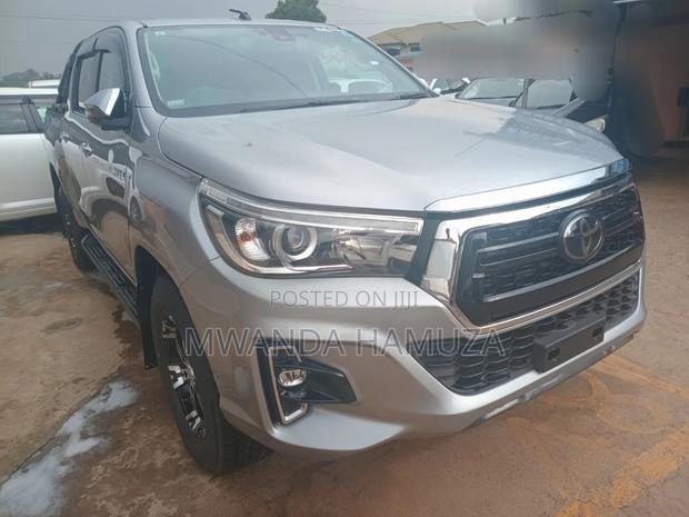 Toyota Hilux 2019 Silver