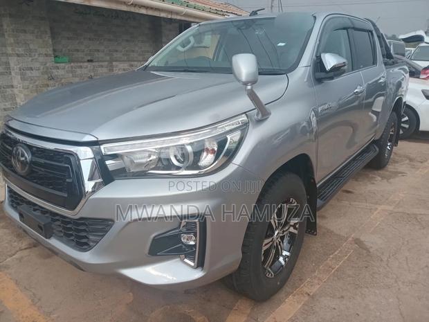 Toyota Hilux 2019 Silver