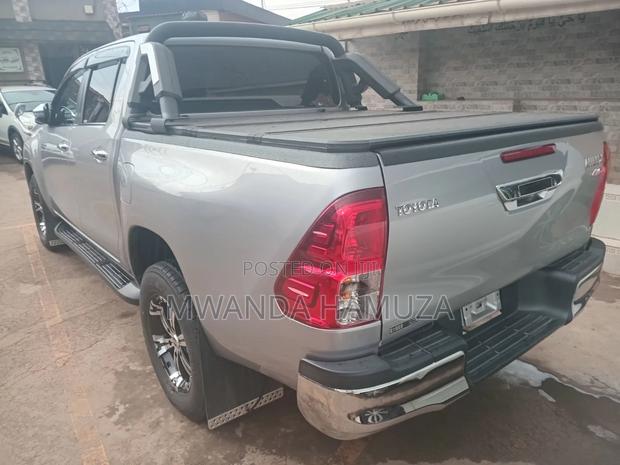 Toyota Hilux 2019 Silver