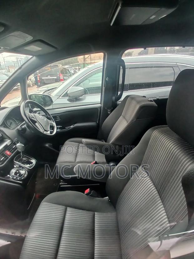 Toyota Noah 2.0 AWD (8 Seater) 2018 White