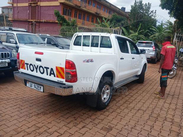 Toyota Hilux 2012 White