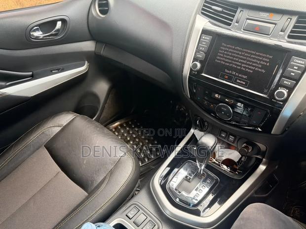 Nissan Navara 2018 Black