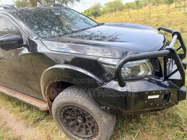 Nissan Navara 2018 Black