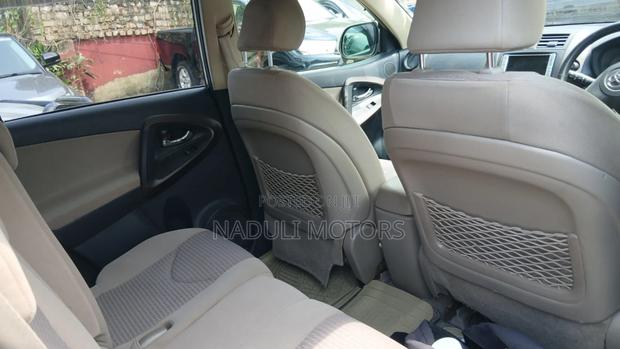 Toyota Vanguard 2011 Gold