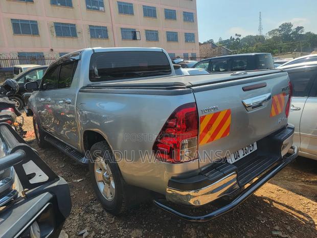 Toyota Hilux 2016 Silver