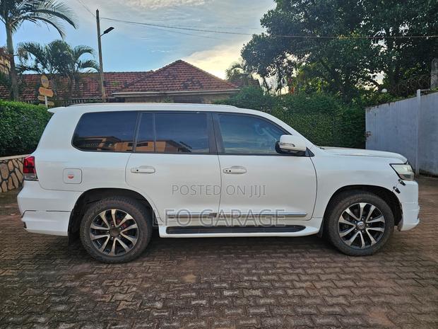 Toyota Land Cruiser 4.5 V8 VXR 2016 White