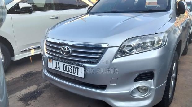 Toyota Vanguard 2010 Silver