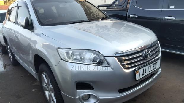 Toyota Vanguard 2010 Silver