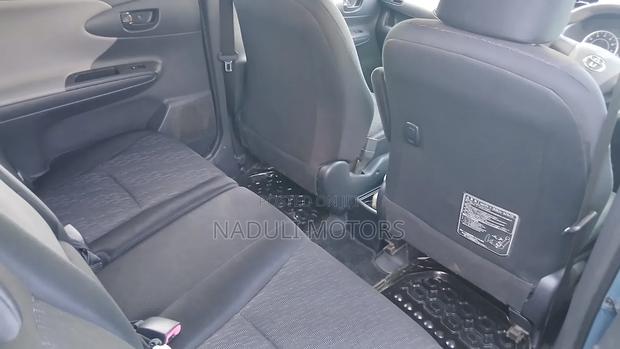 Toyota Wish 2012 Blue
