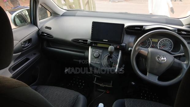 Toyota Wish 2012 Blue