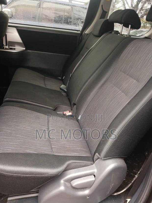 Toyota Noah 2010 Gray
