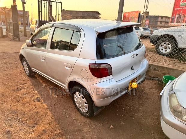 Toyota Vitz 2004 Pink