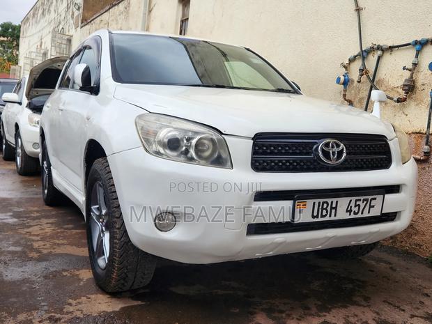 Toyota RAV4 2008 White