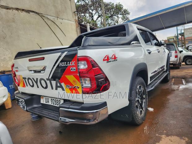 Toyota Hilux 2018 White