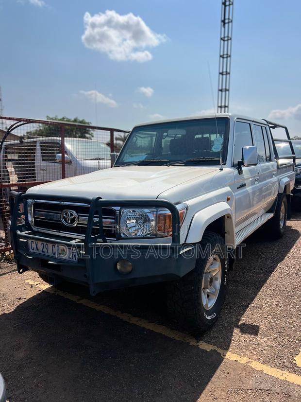Toyota Land Cruiser 79 Series 2017 White