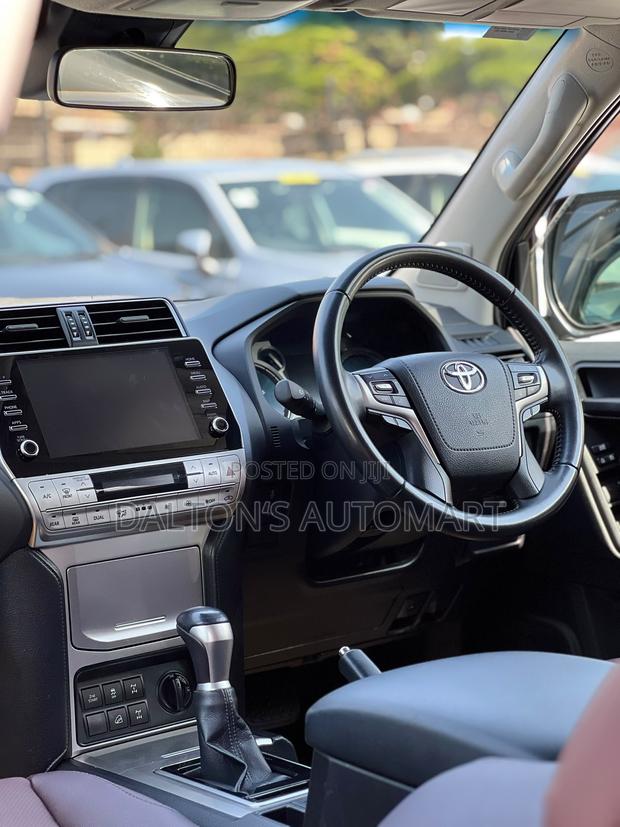 Toyota Land Cruiser Prado 2.8 2022 Gray