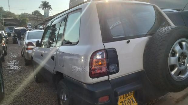 Toyota RAV4 1999 White
