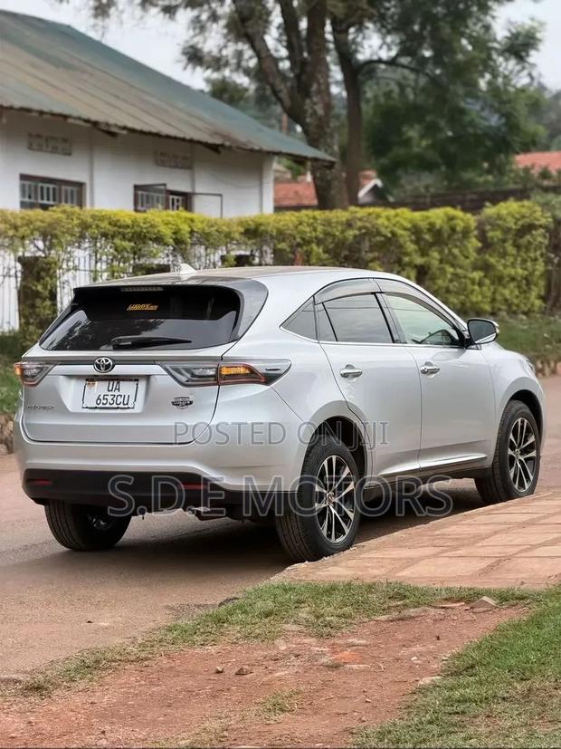 Toyota Harrier 2.0 2017 Silver