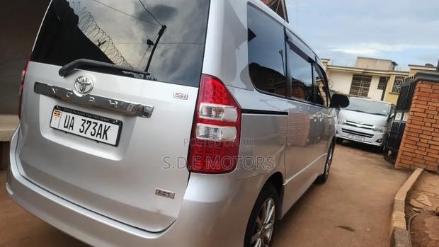 Toyota Noah 2013 Silver