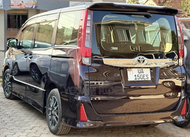 Toyota Noah 2.0 FWD (7 Seater) 2016