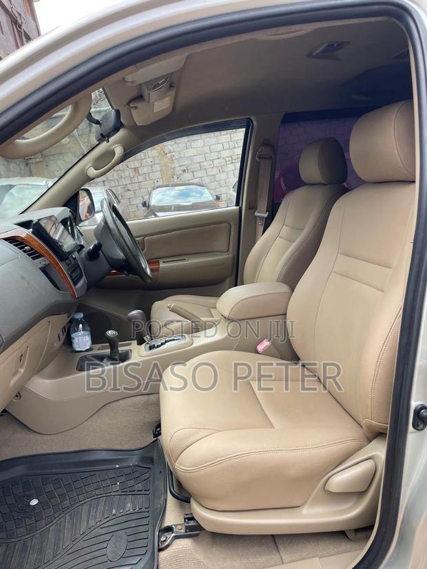 Toyota Fortuner 2011 Gold