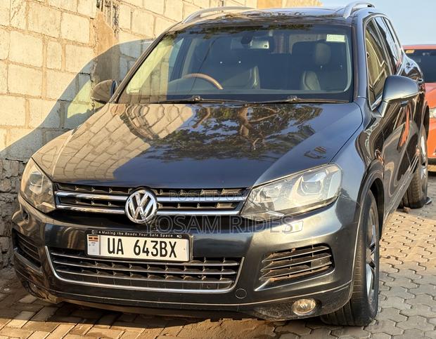 Volkswagen Touareg VR6 Executive 2012 Gray