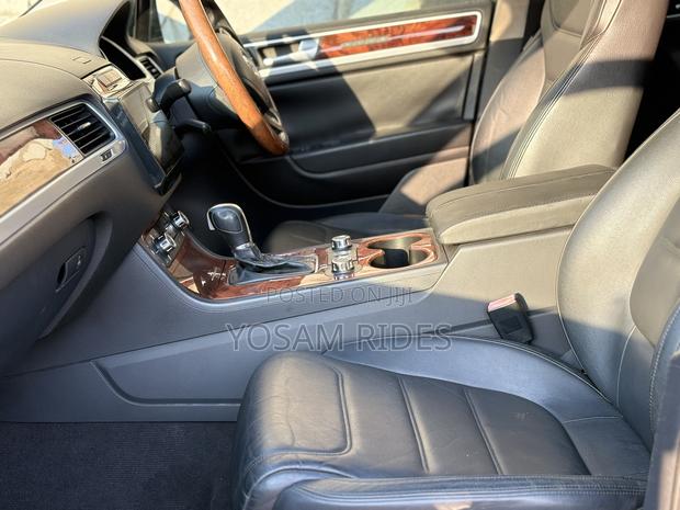 Volkswagen Touareg VR6 Executive 2012 Gray