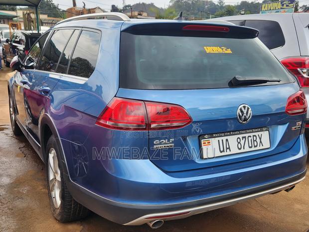 Volkswagen Golf 2012 Blue
