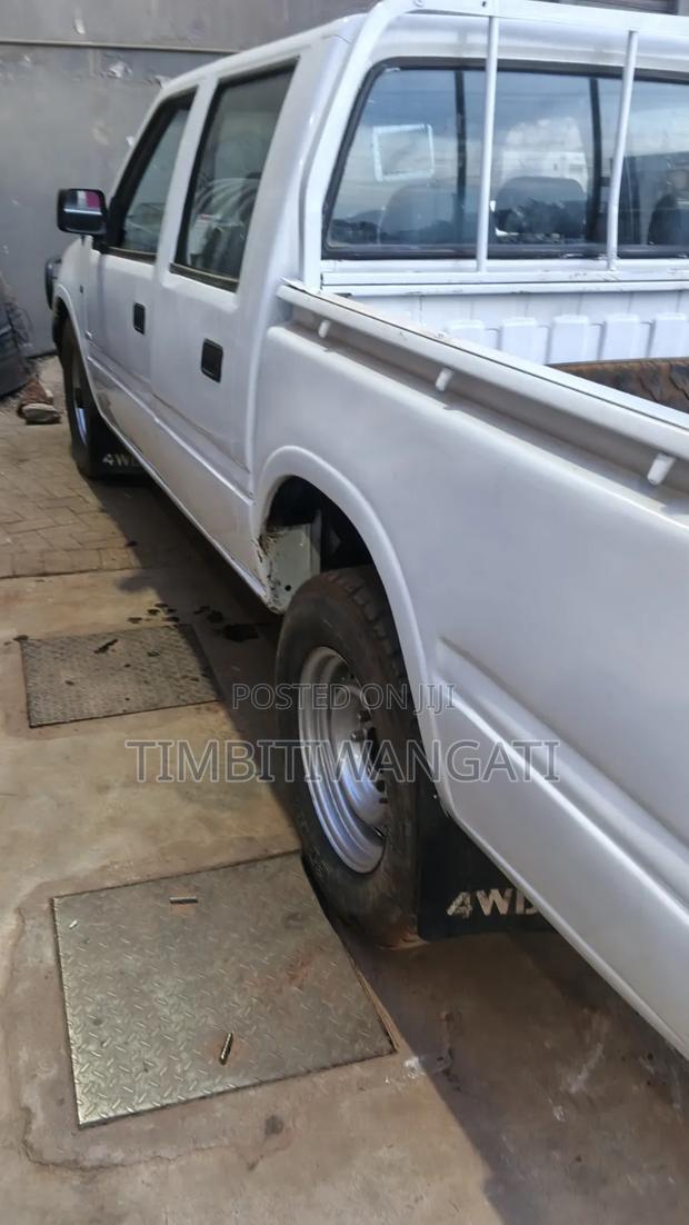 Isuzu KB 1999 White