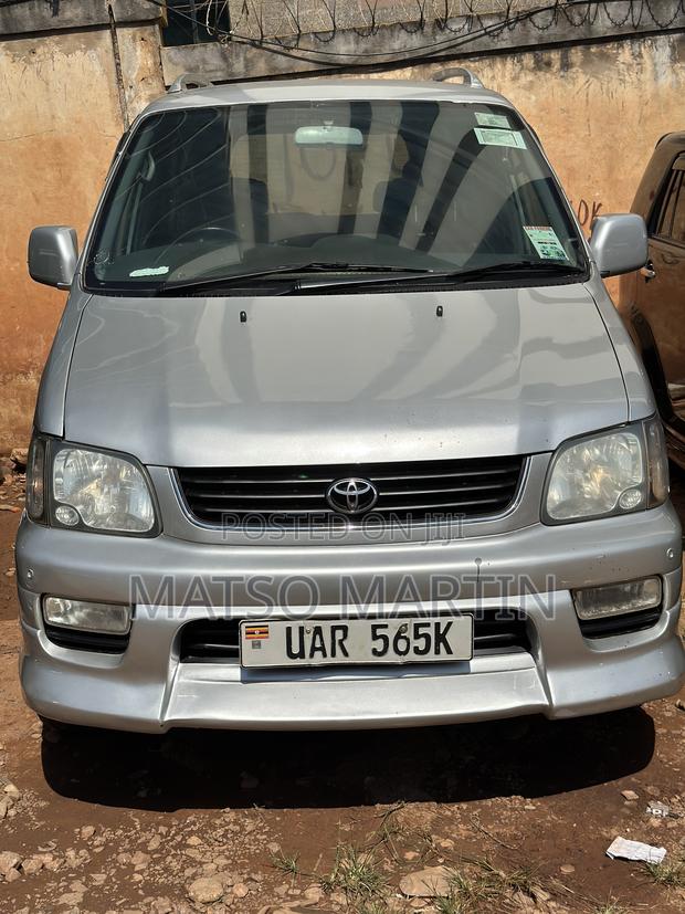 Toyota Noah 2001 Silver