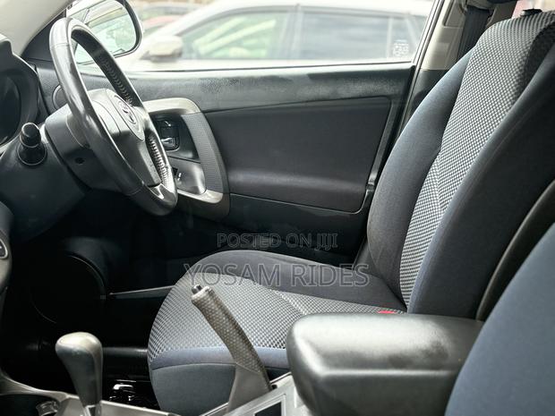 Toyota RAV4 2010 White