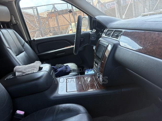 Chevrolet Tahoe LS 4dr SUV (5.3L 8cyl 6A) 2014 White