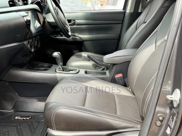 Toyota Hilux Revo Double Cab Deisel 2.8 AWD 2018 Gray