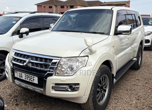 Mitsubishi Pajero 3.2 Di-Dc GLS 2011 White