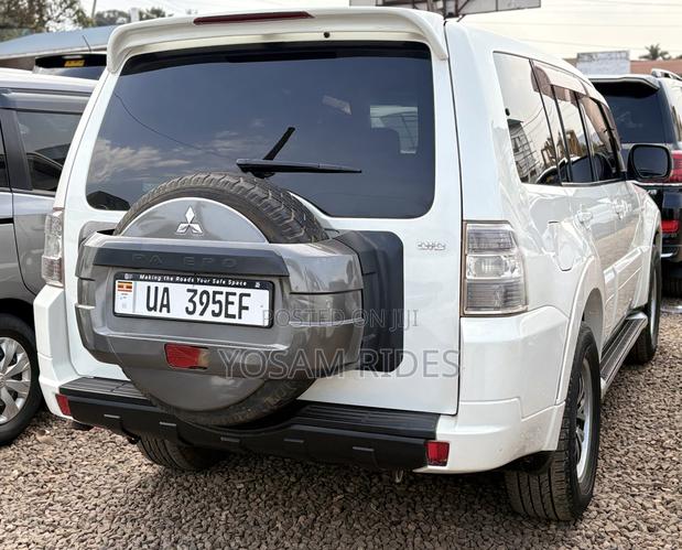 Mitsubishi Pajero 3.2 Di-Dc GLS 2011 White