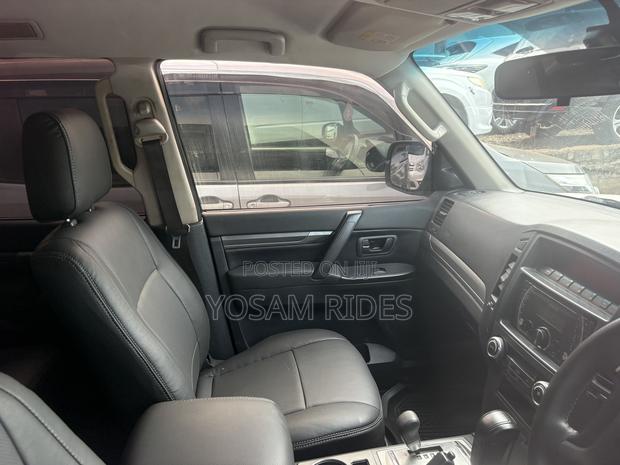 Mitsubishi Pajero 3.2 Di-Dc GLS 2011 White