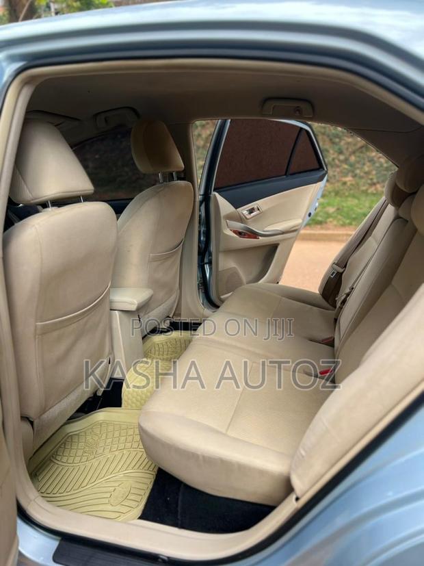 Toyota Premio 2013 Silver