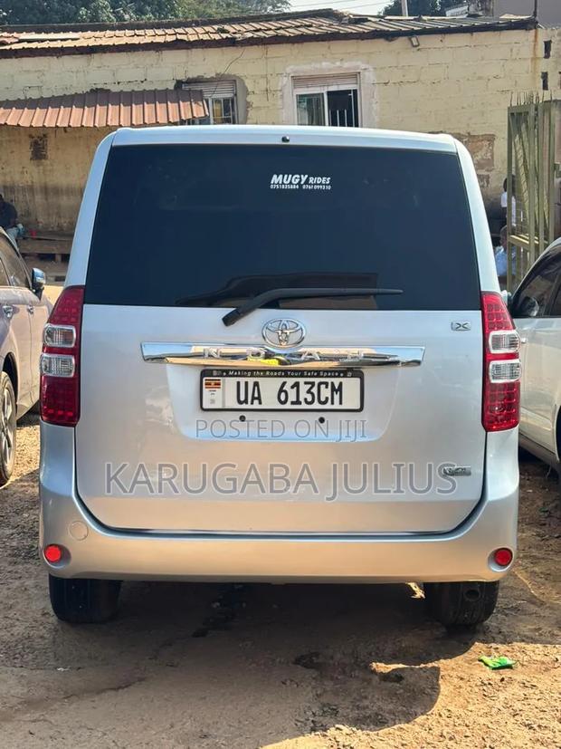 Toyota Noah 2011 Silver