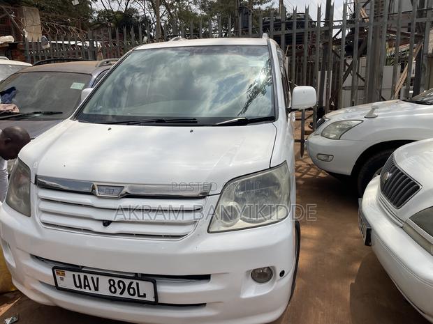 Toyota Noah 2003 White