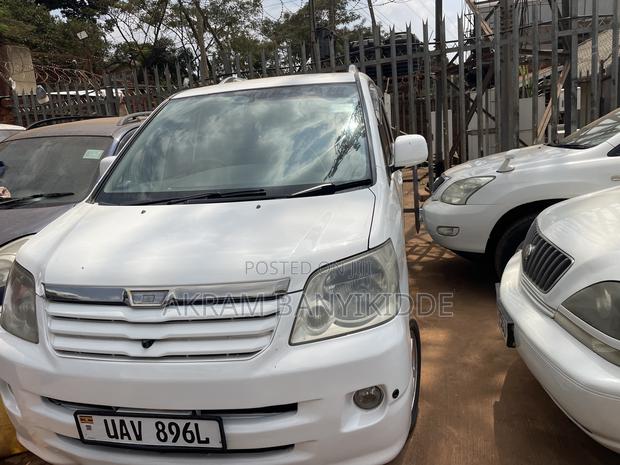 Toyota Noah 2003 White