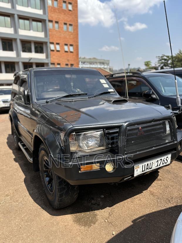 Mitsubishi Pajero Sport 2000 Black