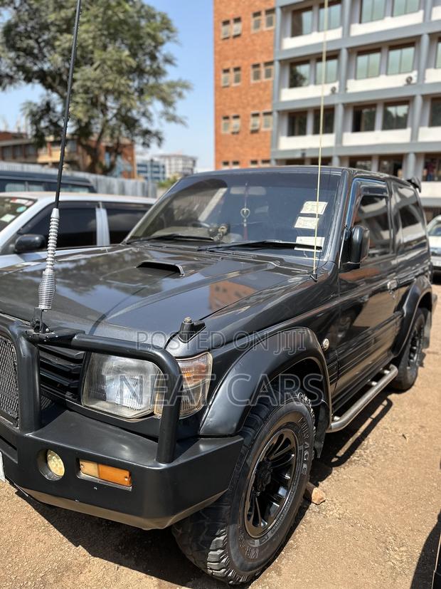 Mitsubishi Pajero Sport 2000 Black