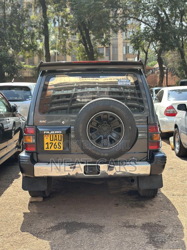 Mitsubishi Pajero Sport 2000 Black