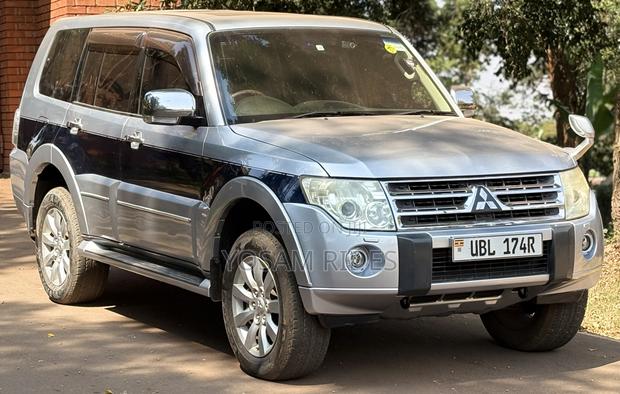 Mitsubishi Pajero 3.2 Di-Dc GLS 2012 Silver