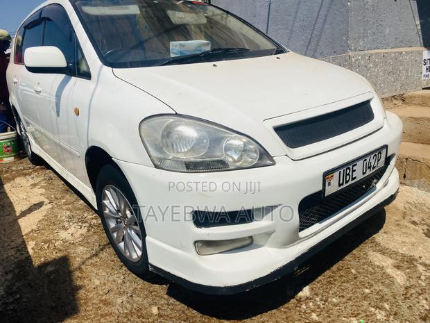 Toyota Ipsum 2004 White