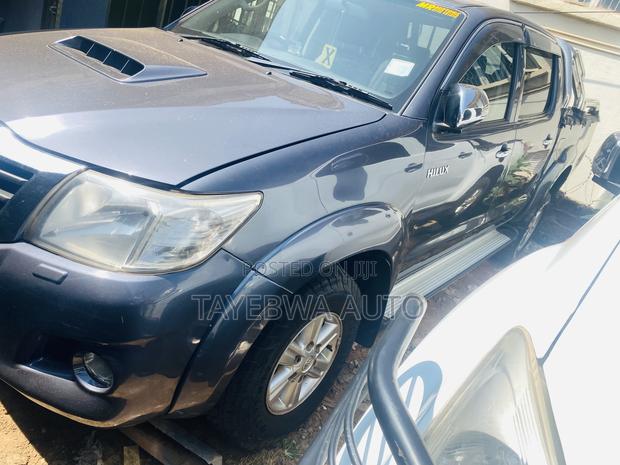 Toyota Hilux 2012 Gray